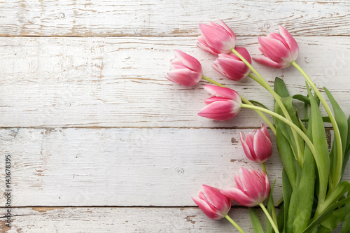 Fototapeta Naklejka Na Ścianę i Meble -  beautiful tulips on wooden background. Top view