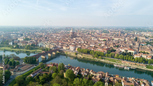 Vista aerea di Pavia e del fiume Ticino  vista del Duomo di Pavia  Ponte Coperto e del Castello Visconteo. Lombardia  Italia