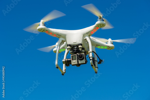Fototapeta Naklejka Na Ścianę i Meble -  quadrocopter with the camera in the air