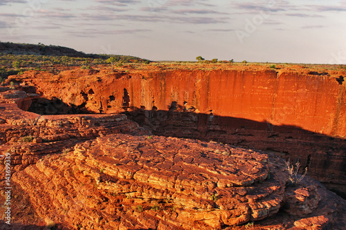 Obraz na plátně Dawn light from top of King's Canyon, Red Center, Australia
