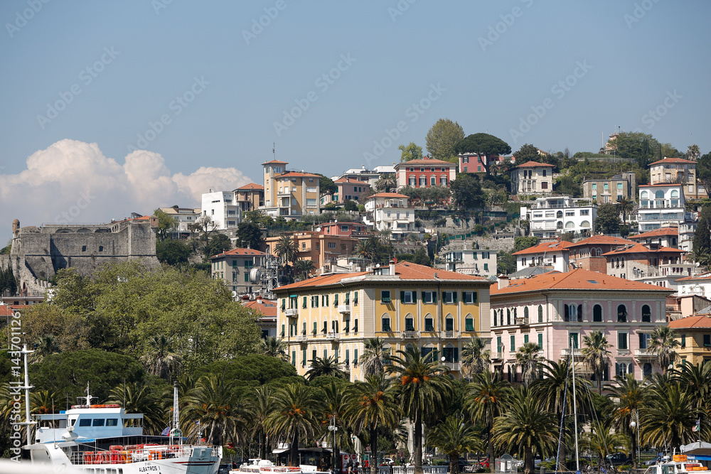 Italien, Ligurien, La Spezia, Hafenstadt, Hafen, Schiffe, Boote, Stadtansicht, Urlaub, Industriehafen
