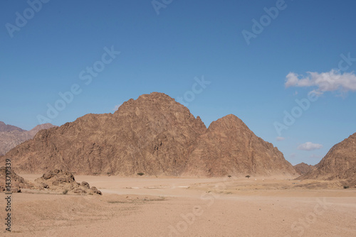 Mountain ranges in the deserts