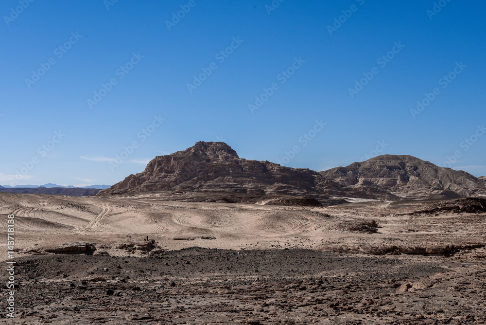 Mountain ranges in the deserts