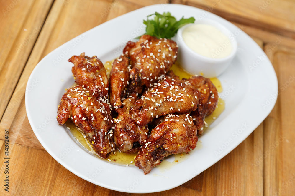 Fried wings with sauce
