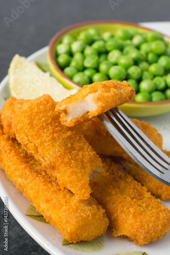 breaded fish fingers with peas