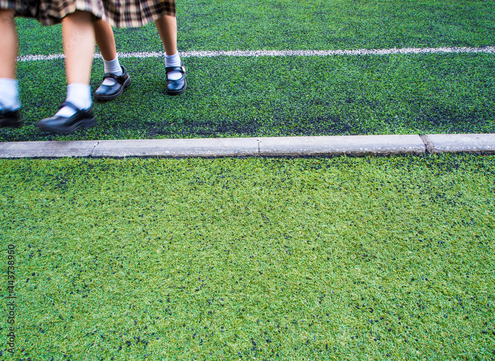 Obraz premium Children in the artificial turf of the school