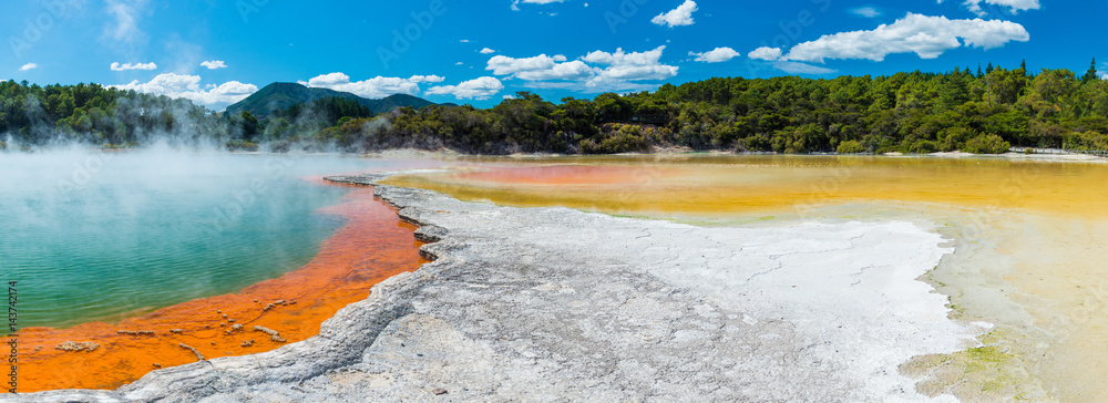 Naklejka premium Water boiling in Champagne Pool - Wai-O-Tapu, New Zealand