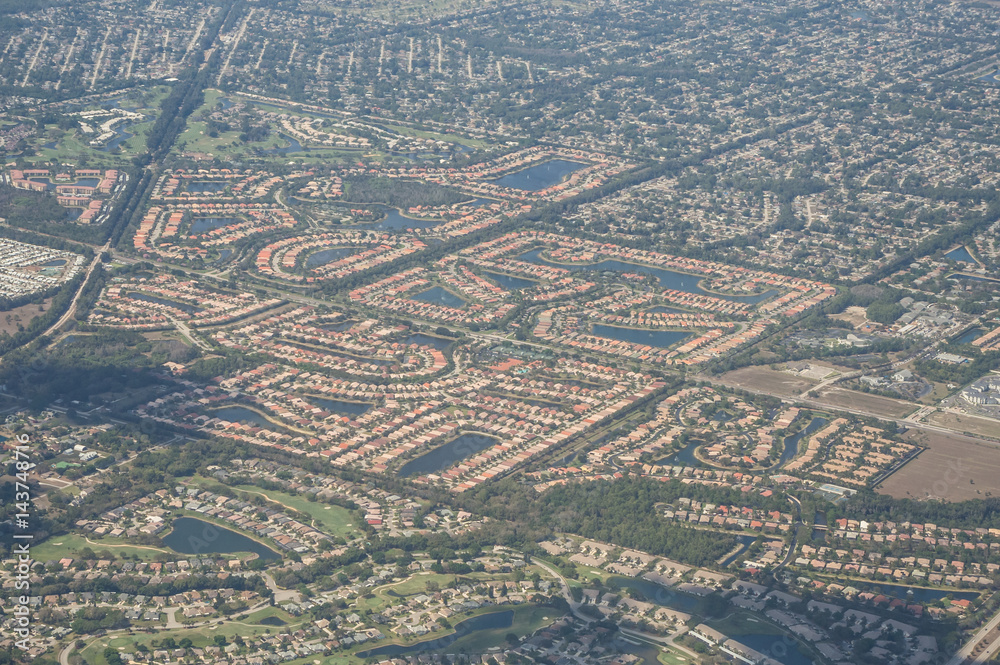 Aerial view of the urbanized areas of US cities. Photo taken from the plane.