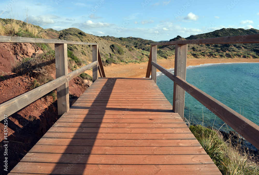 Treppe kurz vor dem Abgrund zum Strand