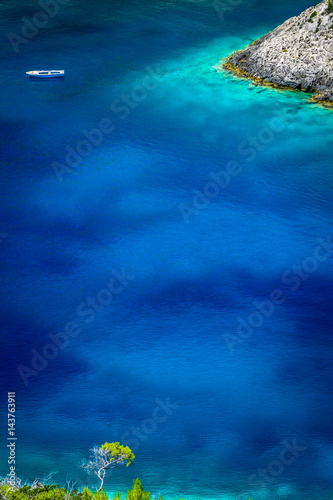 Obraz na płótnie Clear turquoise water in the blue lagoon of Porto Vromi, Zakynthos (Zante) Island, Greece. Marine background. w salonie