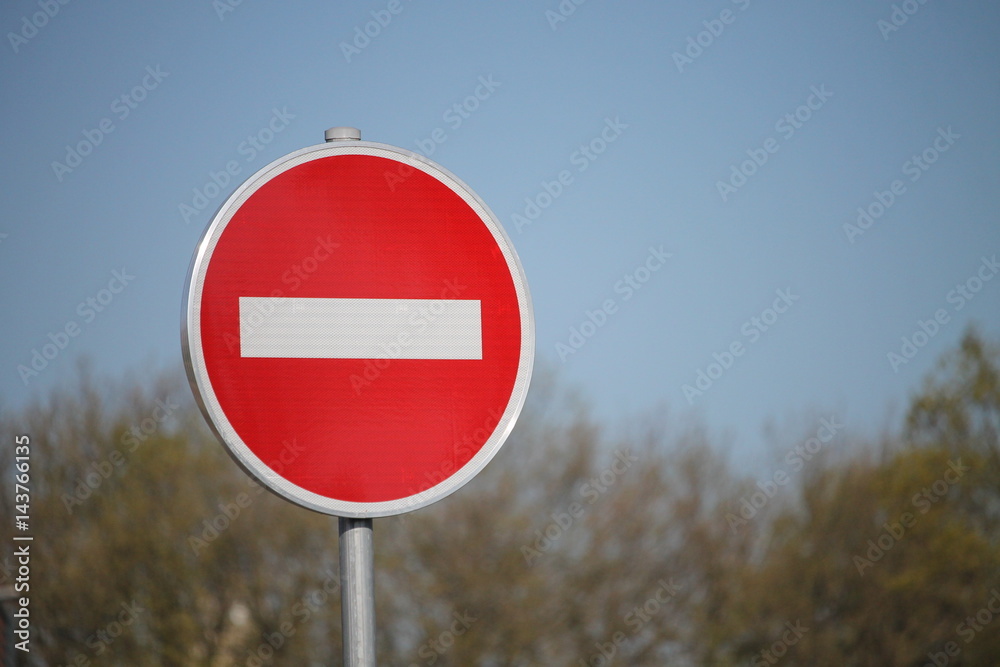 Panneau de sens interdit Photos | Adobe Stock