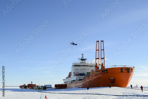 Εκτύπωση καμβά Ship in Antarctic ice