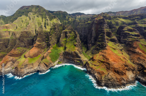 Obraz na płótnie View of the monumental Na Pali Coast at Puanaiea Point, aerial shot from a helicopter, Kauai, Hawaii. w salonie