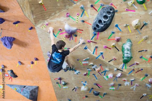 Obraz na plátně Boy Bouldering