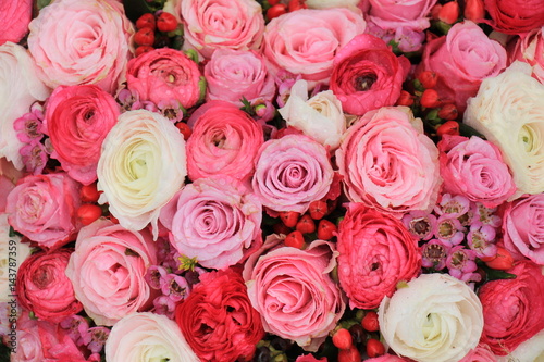 Fototapeta Naklejka Na Ścianę i Meble -  Mixed pink bridal bouquet