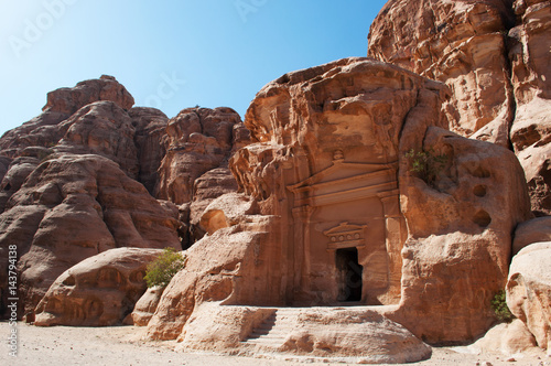 Parco Archeologico di Petra, 02/10/2013: tomba palazzo a Beida, la piccola Petra, nota come Siq al-Barid, sito archeologico nabateo con edifici scavati nelle pareti dei canyon di arenaria