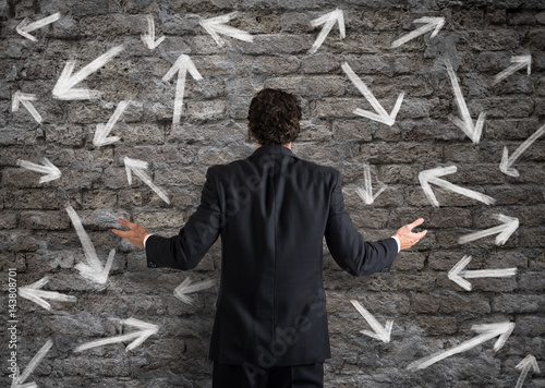 Foto Difficult choices of a businessman