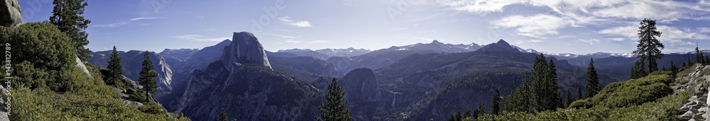 The breathtaking view from Glacier Point at Yosemite National Park is for sure one of the most spectacular viewpoints in the world. Its located on top of the south wall of Yosemite Valley.