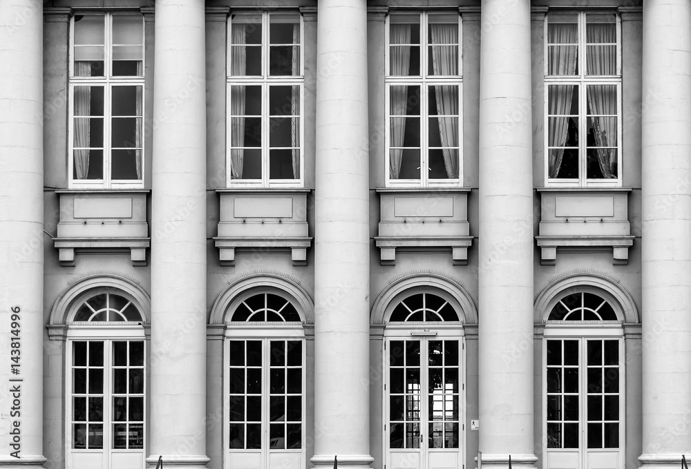 Obraz premium Columns In Black And White