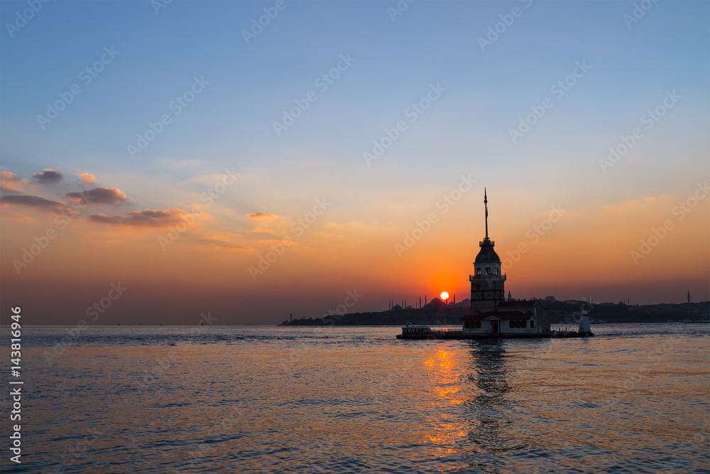 Night photo Maiden Tower, Istanbul, Turkey