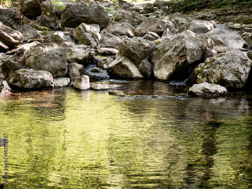 Meraviglia della natura acqua e rocce 