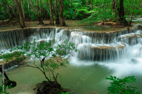 Fototapeta Naklejka Na Ścianę i Meble -  Deep waterfall in Huay Mae Kamin Kanjanaburi Thailand