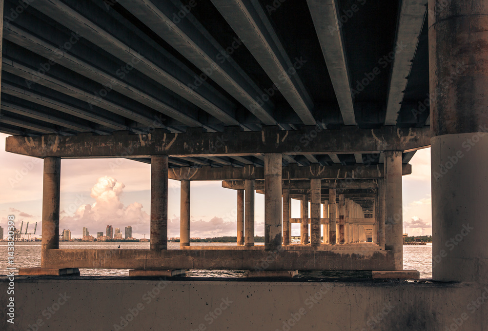 Rickenbacker Causeway Bridge that connects Miami to Key Biscayne and Virginia Key. Rickenbacker Causeway Bridge that connects Miami to Key Biscayne and Virginia Key.