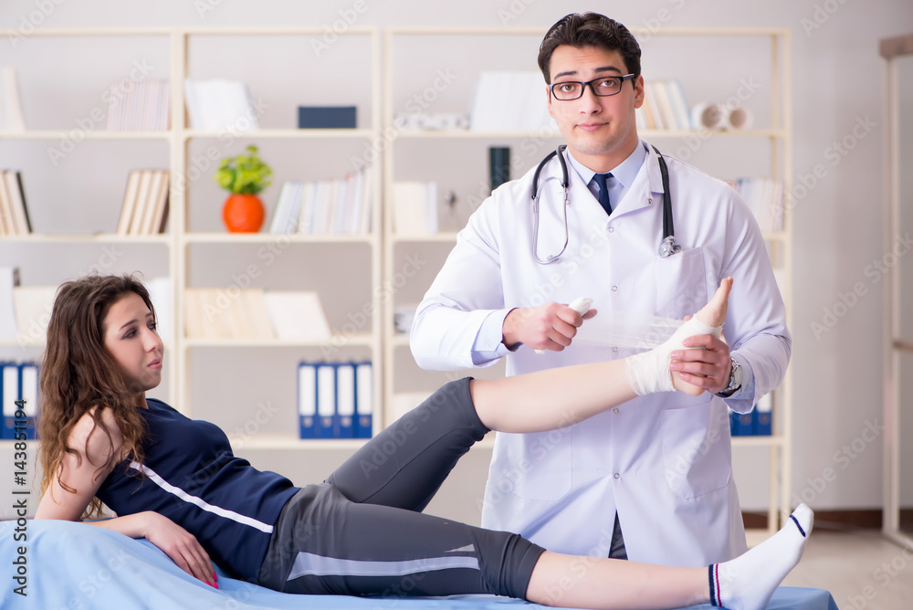 Fototapeta premium Traumatologist is taking care of the patient