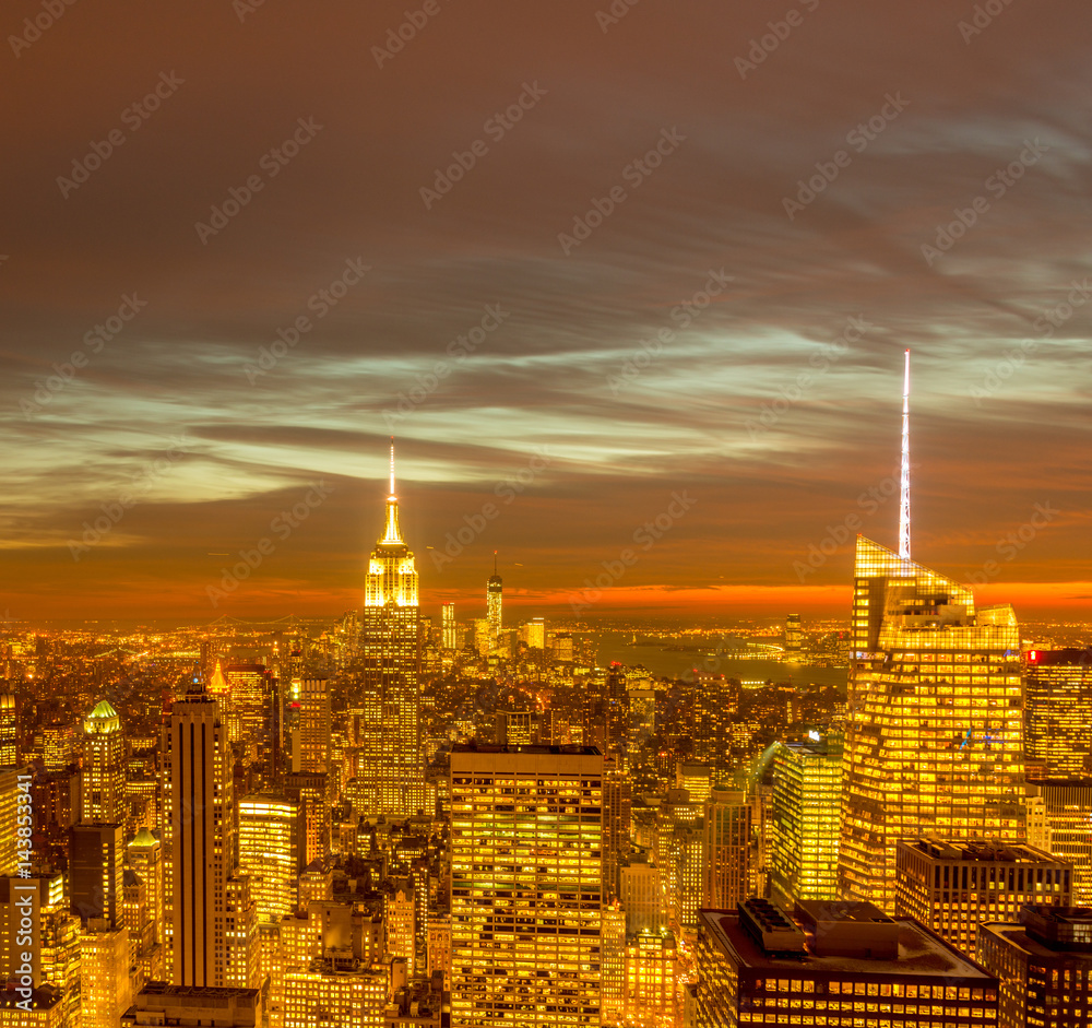 Obraz premium View of New York Manhattan during sunset hours