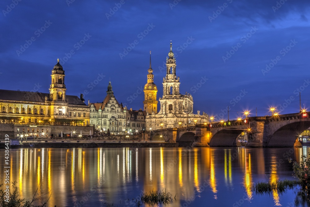 Dresden in der Abenddämmerung (HDR)
