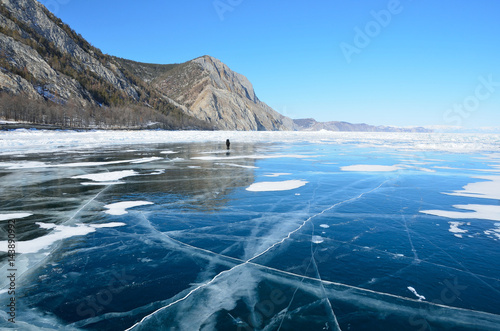 Чистый лед в районе поселка Узуры. Озеро Байкал