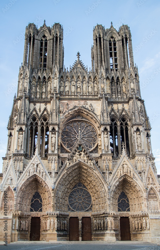 Fototapeta premium Cathedral Notre Dame in Reims, France