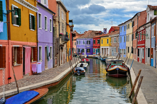 Kanal und bunte Häuser - Insel Burano bei Venedig