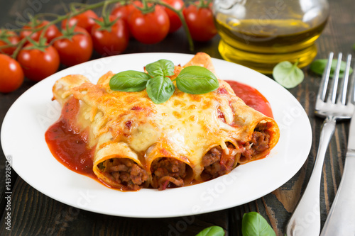 Tableau sur toile Cannelloni with meat and cheese