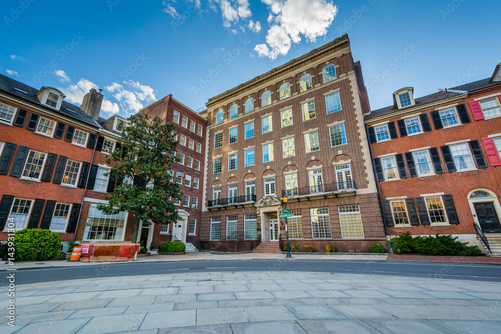 Fototapeta premium Historic buildings at Washington Square, in Philadelphia, Pennsylvania.