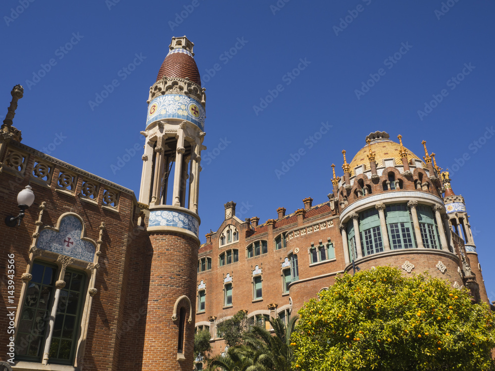 Recinto modernista del Hospital de la Santa Cruz y San Pablo declarado por la UNESCO patrimonio de la humanidad , en Barcelona, Abril 2017