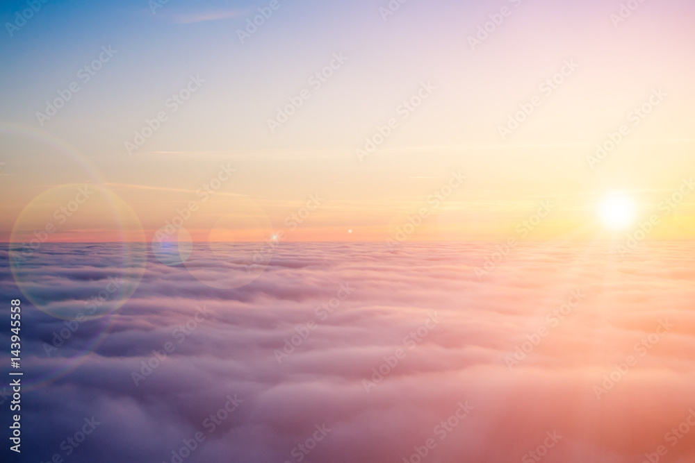 Obraz premium Zachód słońca chmury z góry