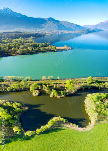 Trivio di Fuentes - Foce del fiume Adda nel Lago di Como (IT) - Vista Aerea verso Colico