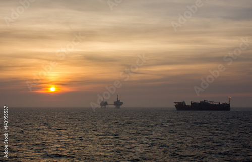 Oil Field In Sunset © freddytb Foto