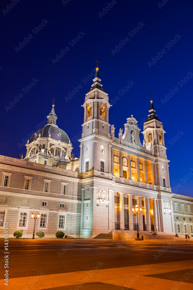 Fototapeta premium Almudena Cathedral at Madrid Spain