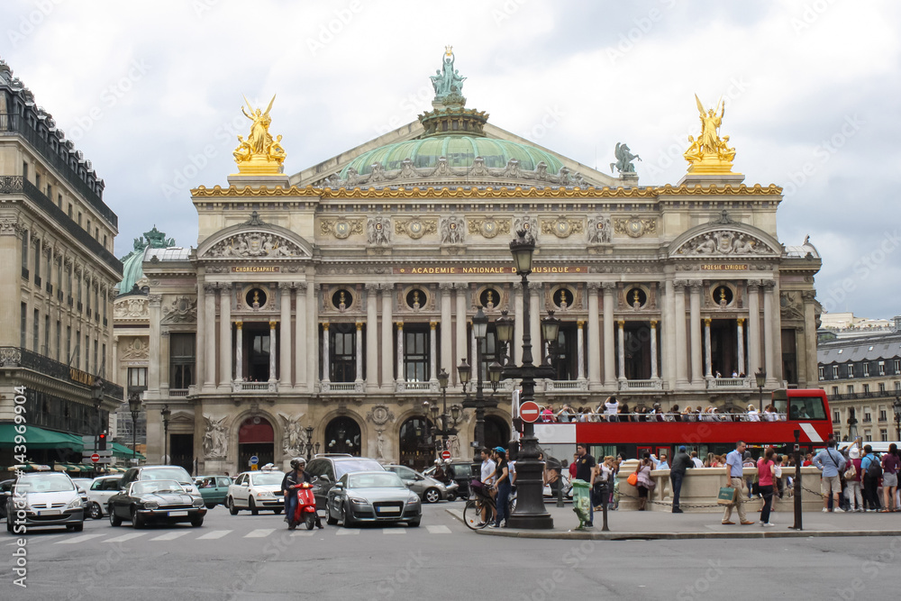 building of opera garnier in paris