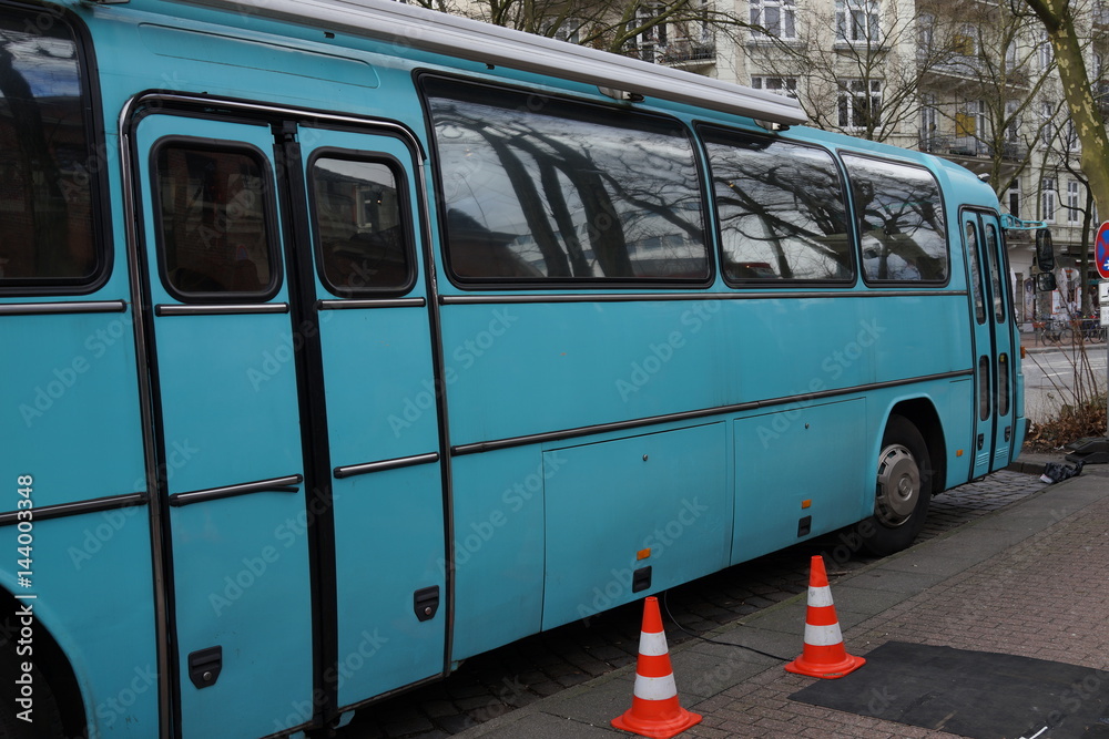 青いバス　バス　観光バス　