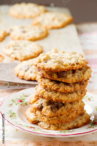 crispy oatmeal chocolate chip cookies.style rustic