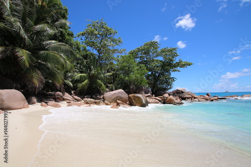 Fototapeta Naklejka Na Ścianę i Meble -  Anse Lazio Beach, Praslin Island, Seychelles, Indian Ocean, Africa / The beautiful white sandy beach is bordered by large red granite rocks. 