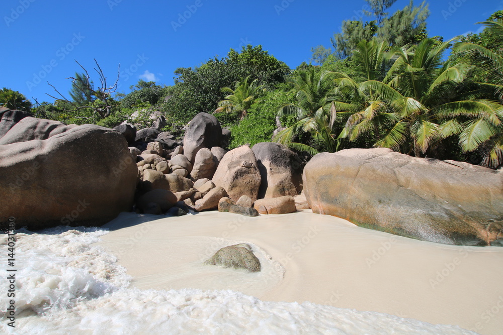Anse Lazio Beach, Praslin Island, Seychelles, Indian Ocean, Africa / The beautiful white sandy beach is bordered by large red granite rocks.