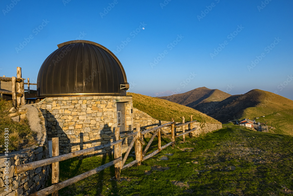 Obraz premium Osservatorio nelle alpi