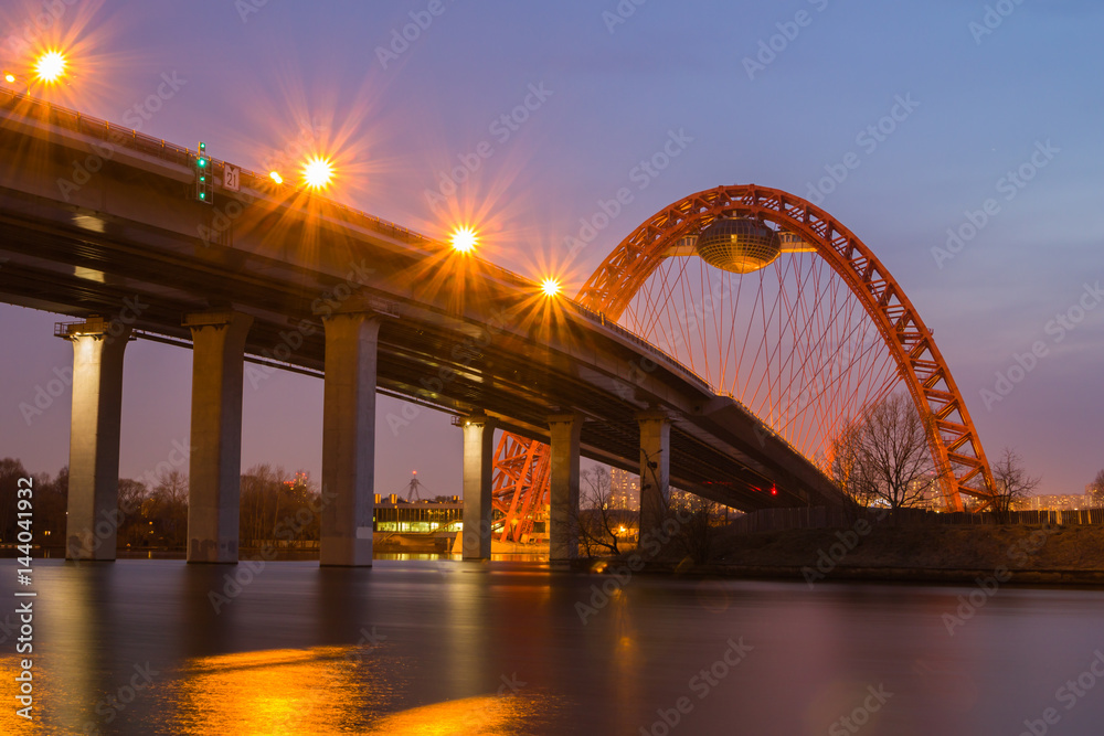 Obraz premium Evening Moscow. Picturesque bridge across the Moscow river.