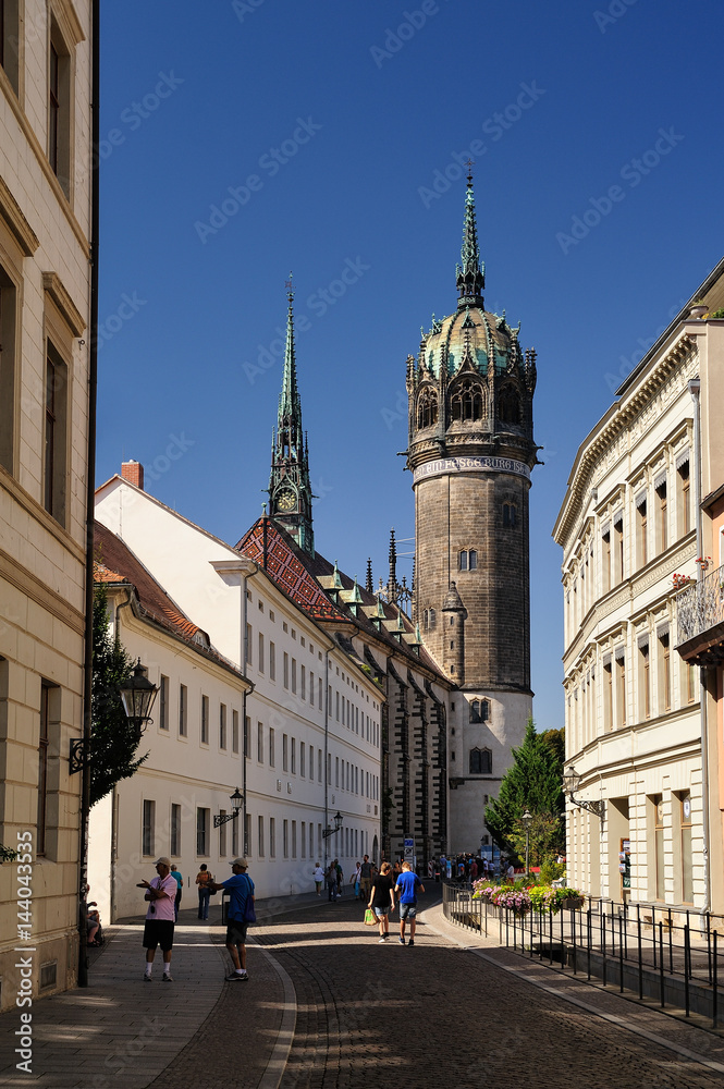 Lutherstadt Wittenberg, Schlosskirche zu Wittenberg, Unesco-Welterbestätte, von Schlossstraße aus gesehen