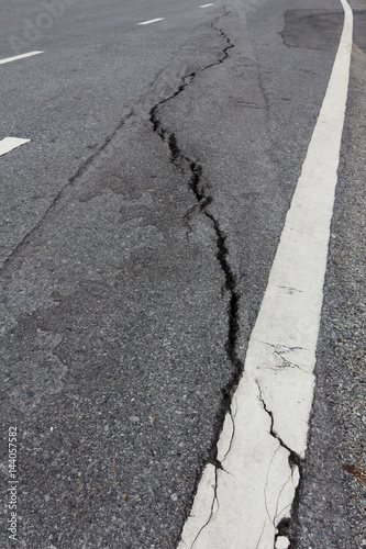 road surface crack is dangerous