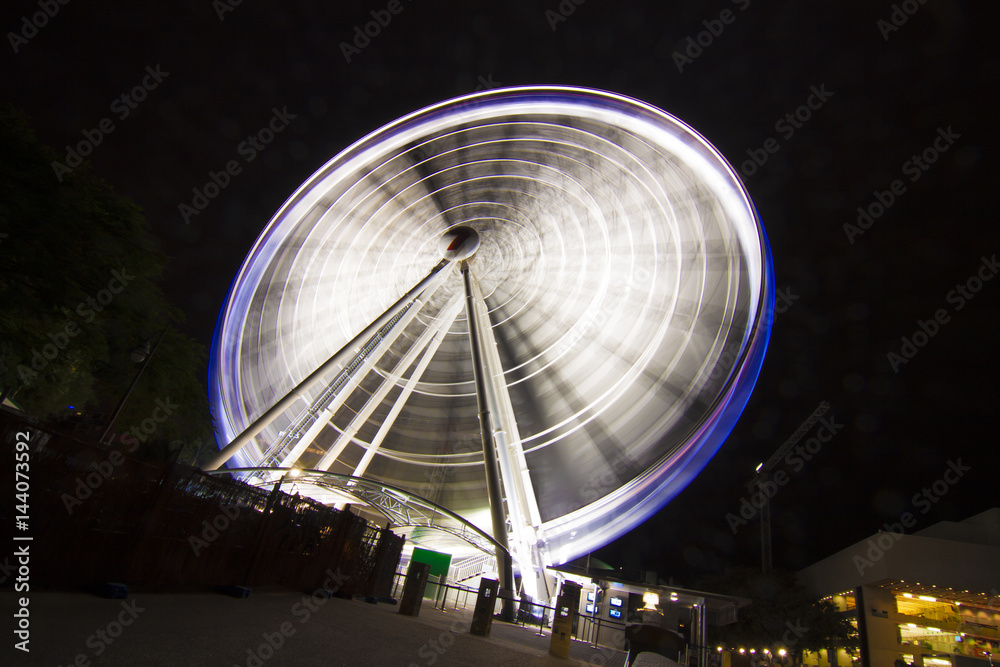 Australia - Brisbane - Fast moving ferris wheel in the city park